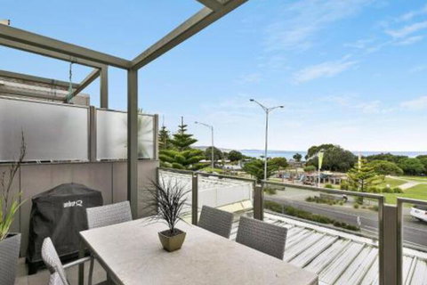 WATERFRONT TWO Position Perfect NEW LISTING 2019 - Accommodation Gold Coast 3