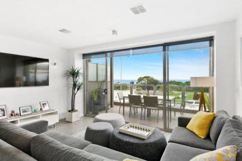 WATERFRONT TWO Position Perfect NEW LISTING 2019 - Accommodation Gold Coast 4
