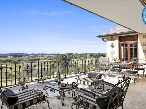 Kilburn Views As Far As The Eyes Can See - Accommodation Gold Coast 5