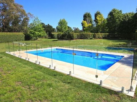 Sarnia Period Home In Garden Oasis With Pool - Accommodation Gold Coast 4