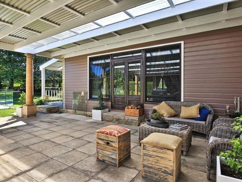 Sarnia Period Home In Garden Oasis With Pool - Accommodation Gold Coast 5
