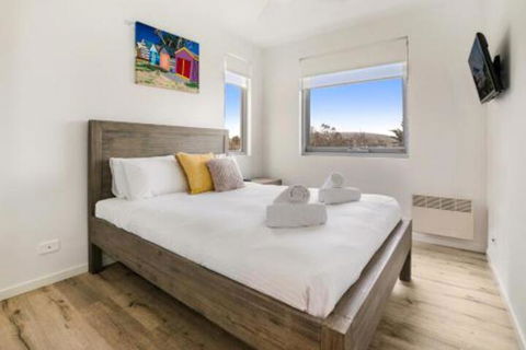 Seaside Apartment Getaway - Gold Coast 4U 5