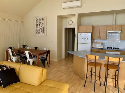 Sheoak Holiday Home - Gold Coast 4U 5