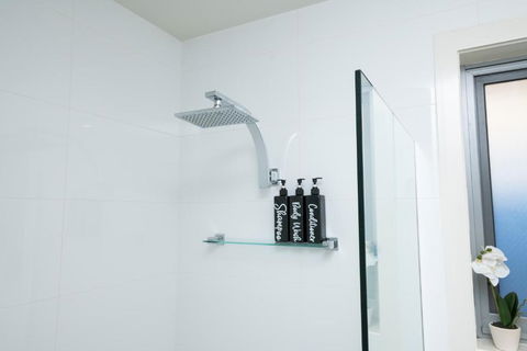 The Endsleigh 1 Bedroom Villa Free Wifi Near CBD - Gold Coast 4U 3