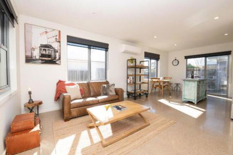 The Endsleigh 1 Bedroom Villa Free Wifi Near CBD - Gold Coast 4U 0