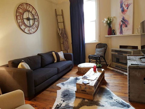 Cute Cottage On Byng Walk To Town & Pet Friendly - Gold Coast 4U 2