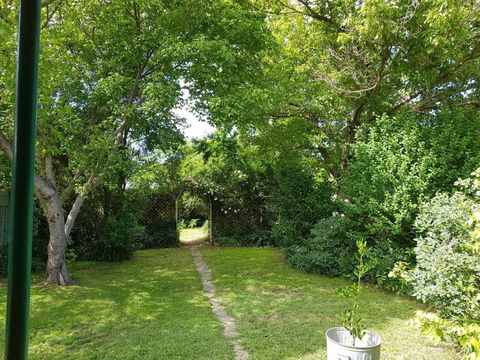 Cute Cottage On Byng Walk To Town & Pet Friendly - Gold Coast 4U 1