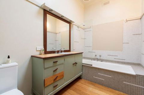 BEACHSIDE GETAWAY DROMANA - Gold Coast 4U 4