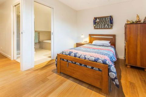 BAY VIEWS On MANNA DROMANA - Accommodation Gold Coast 3