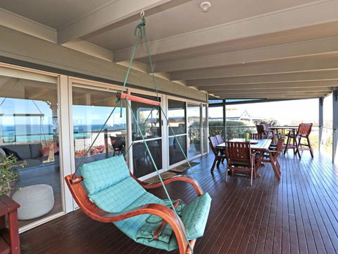 BAY VIEWS On MANNA DROMANA - Accommodation Gold Coast 5