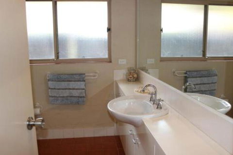 BEACHSIDE VILLA 2 - Accommodation Gold Coast 5
