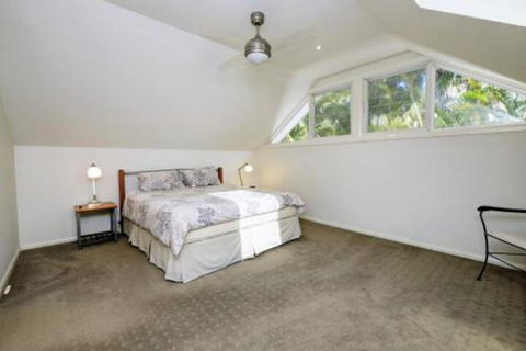 THE BEACH HOUSE - Accommodation Gold Coast 2