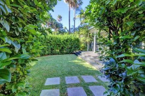 THE BEACH HOUSE - Accommodation Gold Coast 6