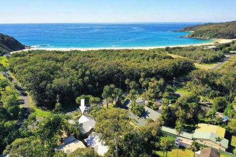THE BEACH HOUSE - Accommodation Gold Coast 7