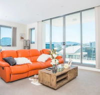 Spacious Central Apartment Walking Distance To Beach - Gold Coast 4U