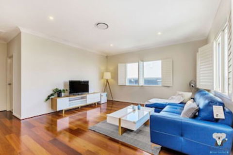 Rochedale Spacious Holiday 4 Bedrooms House Qro009 - Accommodation Gold Coast 0