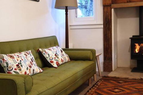 Redruth 2 Bedroom Cottage Situated In Wandiligong - Accommodation Gold Coast 5