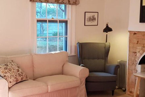 Redruth 2 Bedroom Cottage Situated In Wandiligong - Accommodation Gold Coast 2