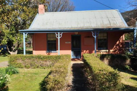 Redruth 2 Bedroom Cottage Situated In Wandiligong - Accommodation Gold Coast 0
