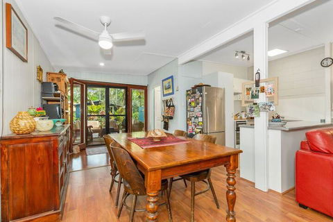 BEACH RETREAT - Accommodation Gold Coast 3