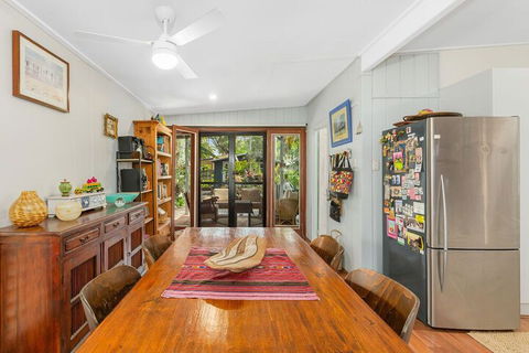 BEACH RETREAT - Accommodation Gold Coast 4