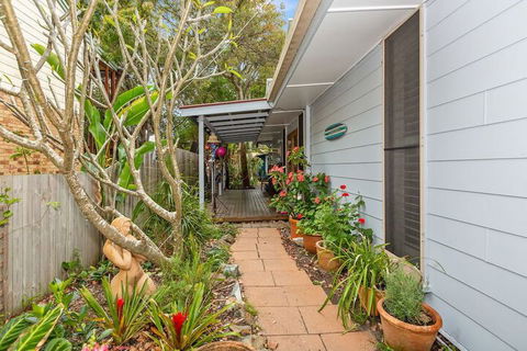 BEACH RETREAT - Accommodation Gold Coast 1
