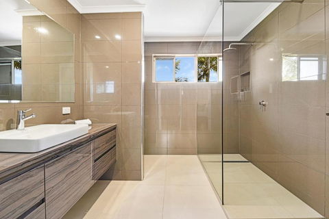 CANAL HOME NEAR MOOLOOLABA Kooringal - Accommodation Gold Coast 4