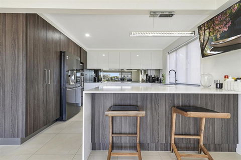 CANAL HOME NEAR MOOLOOLABA Kooringal - Accommodation Gold Coast 5