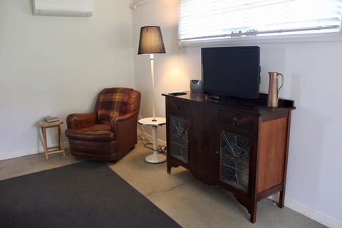 Wormwood Studio - 1 Gold Coast 3