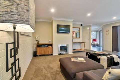 Lakeview Luxury Retreat - Accommodation Gold Coast 2