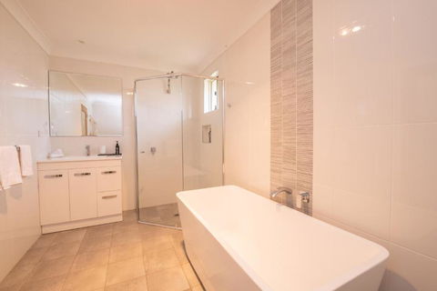 42 Rosemary Lane Â· Central Orange Spacious Family Home Quiet Lane - Gold Coast 4U 5