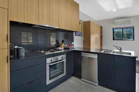 Chloes Chalet - Accommodation Gold Coast 7