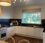 Salty Cottage Northam - Gold Coast 4U