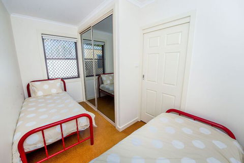 Shoal Bay Avenue Unit 2 / 7 - Accommodation Gold Coast 5