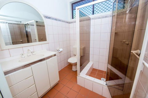 Shoal Bay Avenue Unit 2 / 7 - Accommodation Gold Coast 6