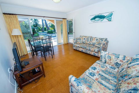 Shoal Bay Avenue Unit 2 / 7 - Accommodation Gold Coast 3