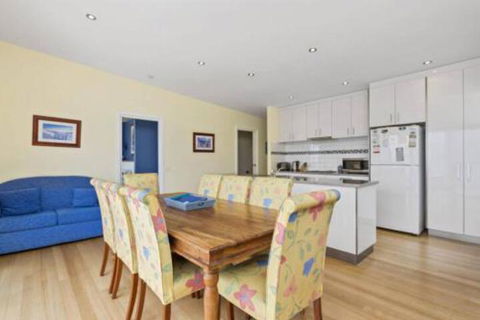 SEA SPECTACULAR Seconds From The Beach! - Accommodation Gold Coast 2