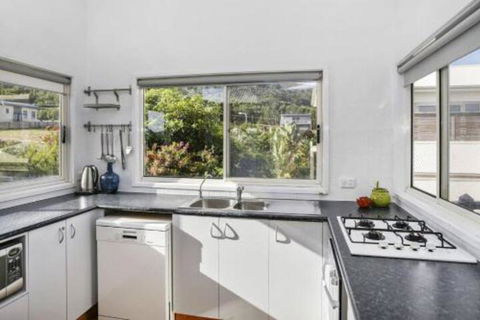 SEAVIEW Ocean Views From A Modern Townhouse - Accommodation Gold Coast 2