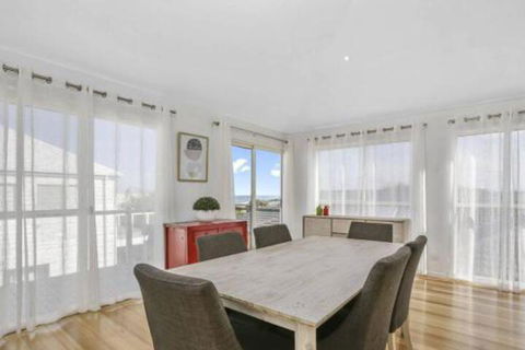 SEAVIEW Ocean Views From A Modern Townhouse - Accommodation Gold Coast 6