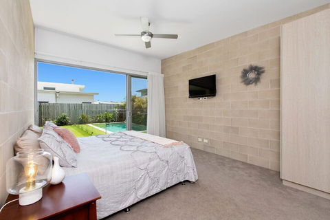 BEACHSIDE HAVEN - Accommodation Gold Coast 4