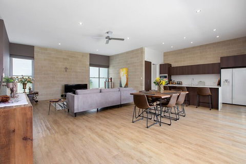 BEACHSIDE HAVEN - Accommodation Gold Coast 3