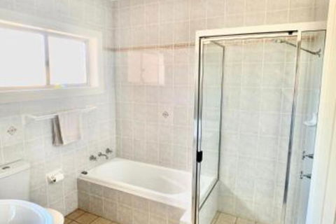 Spacious 2 Bed 2 Bath Villa Central Location Quiet - Gold Coast 4U 4
