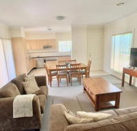 Spacious 2 Bed 2 Bath Villa Central Location Quiet - Gold Coast 4U
