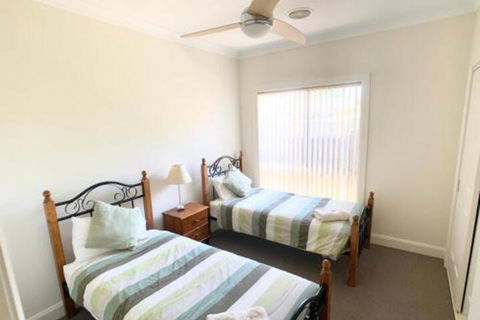Spacious 2 Bed 2 Bath Villa Central Location Quiet - Gold Coast 4U 5