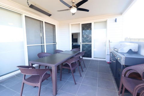 Surfers Paradise At Catherine Hill Bay - Gold Coast 4U 4