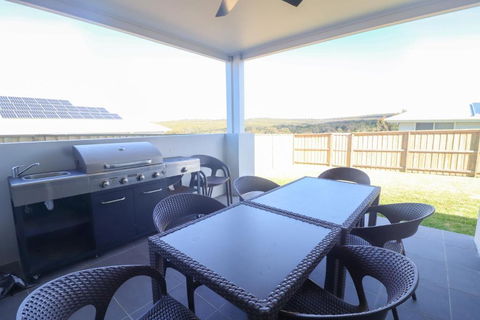 Surfers Paradise At Catherine Hill Bay - Gold Coast 4U 5