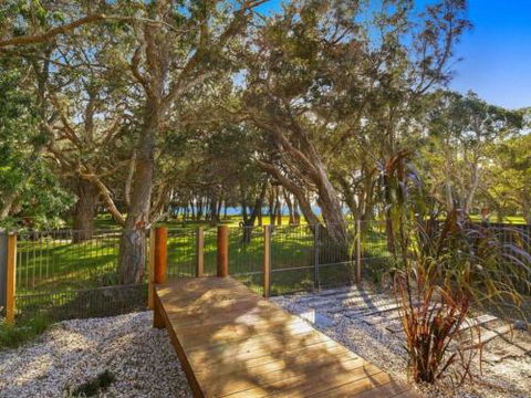 The Wharf House Budgewoi - Accommodation Gold Coast 2