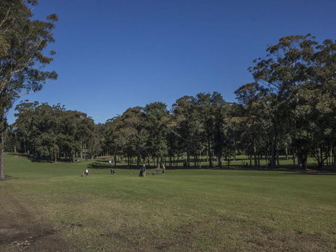 Championship Golf Course On Your Back Door - Gold Coast 4U 2