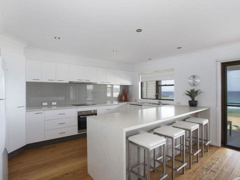 Beach Rd 24 Mollymook - Gold Coast 4U 2