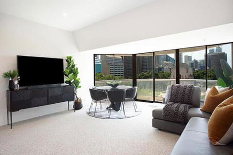 THE HYDEAWAY LUXE HYDE PARK CITY APARTMENT Hosted By LAbode Accommodation - Accommodation Gold Coast 7